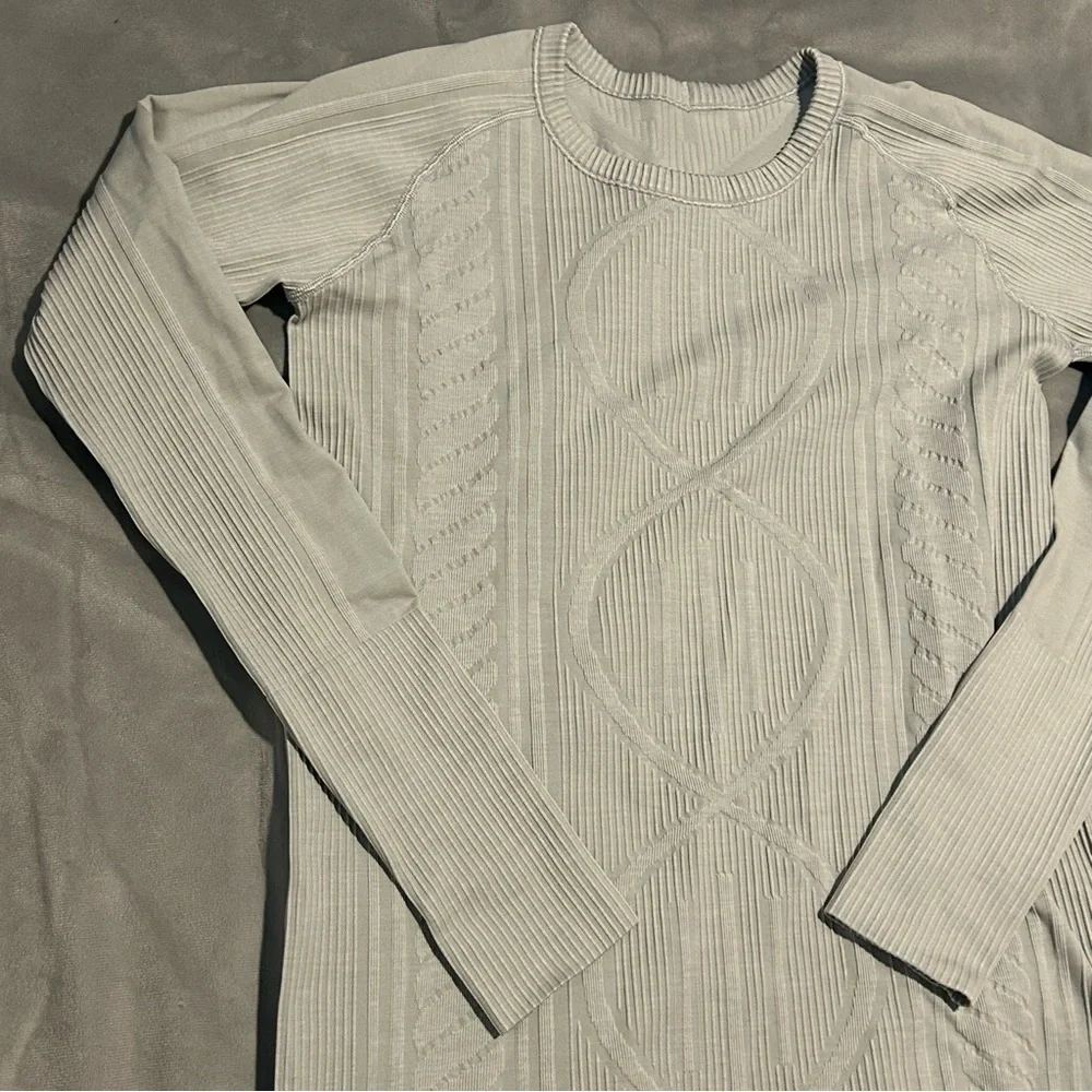 Lululemon Rest Less Pullover in Heathered Silver Spoon - Size 10